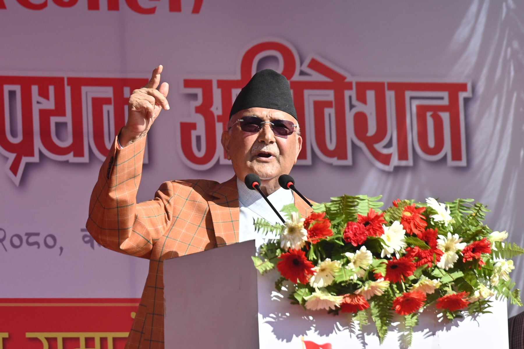 सरकारमाथि खनिए ओली, सुन काण्डदेखि गिरी बन्धु प्रकरणसम्म प्रश्नैप्रश्न